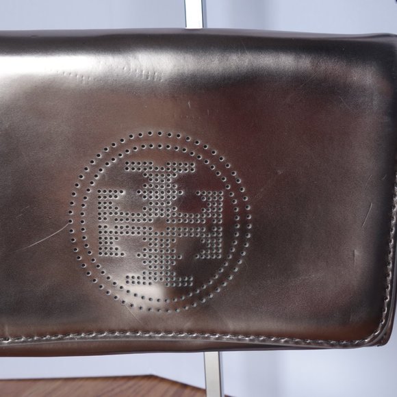 TORY BURCH Metallic Perforated Logo expandable clutch/crossbody - Picture 7 of 12